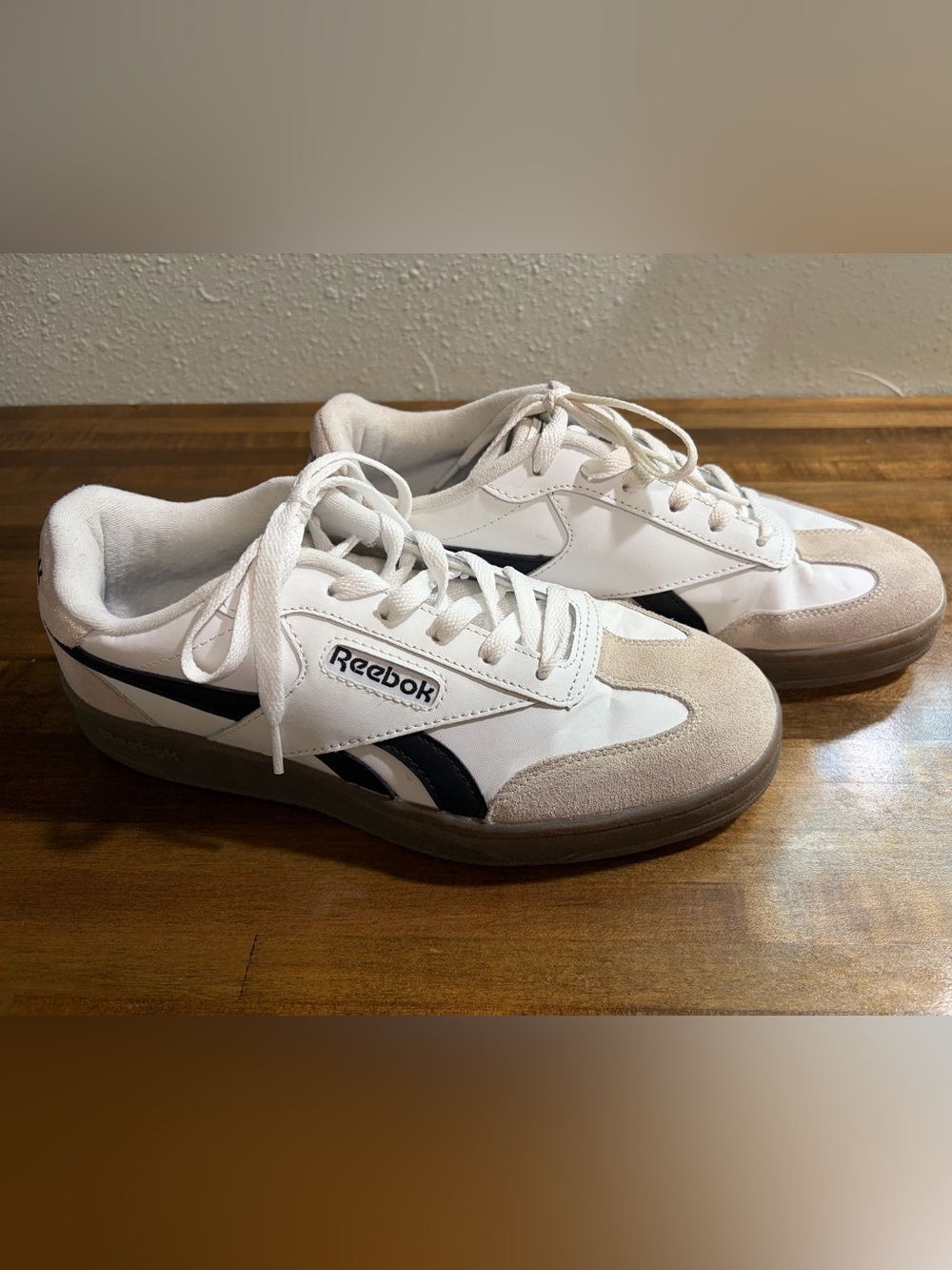 Reebok Forte Lounger White & Black Suede-Trim Sneakers Size 8.5